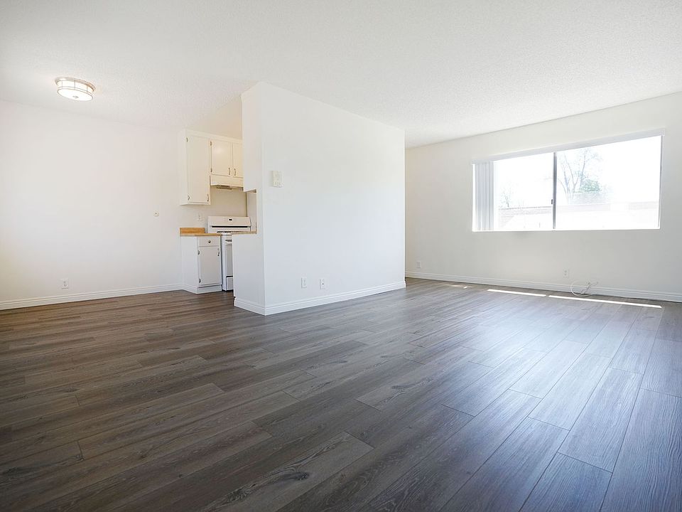 1st image of 1471 N Fair Oaks Ave #17