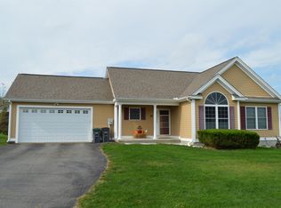 55 Crawford Ln, Hooksett, NH 03106