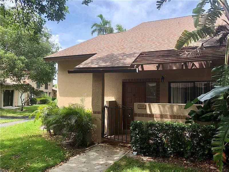 3 bed, 3.0 bath, 1470 sqft, $3,300 — Photo 1
