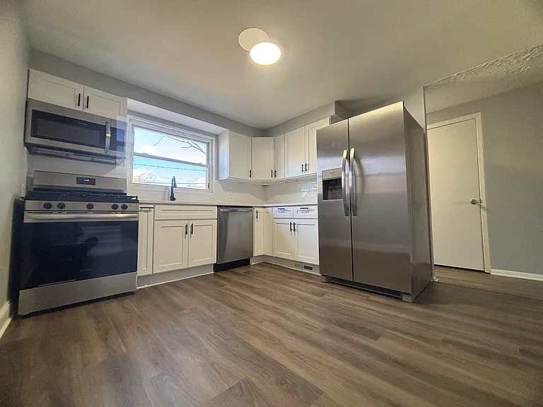 1009 S Marlyn Ave — Photo 5