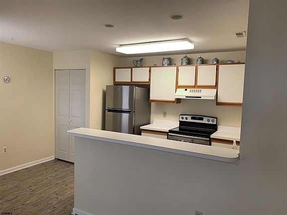2nd image of 18 Driftwood Ct #18
