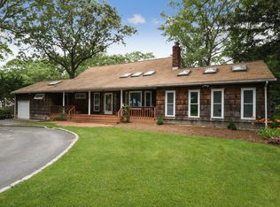 65 Mobrey Ln, Smithtown, NY 11787
