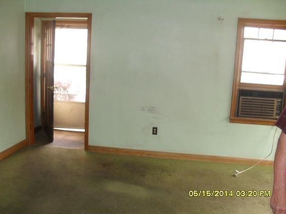 5th image of 104 Lincoln Ave N