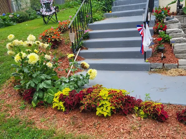 505 Laurel Dr, Lusby, MD 20657