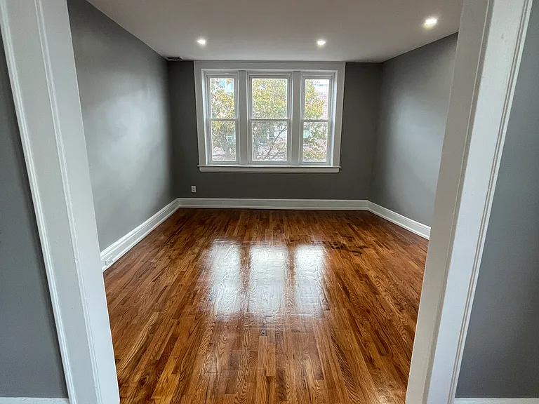 127-129 Grafton Ave #3 — Photo 4