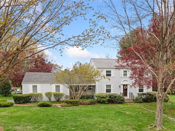 5 Ferncliff Rd, Barrington, RI 02806