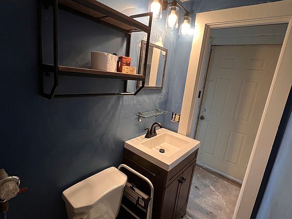 5th image of 12 Railroad St #1