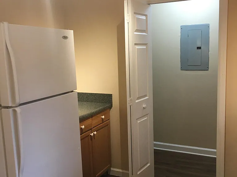 laundry room with hookups