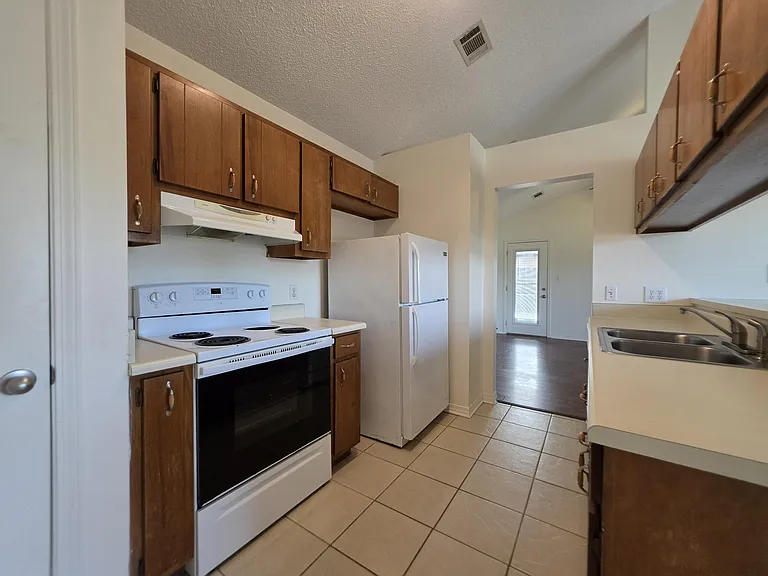 2289 Estate Cir — Photo 7