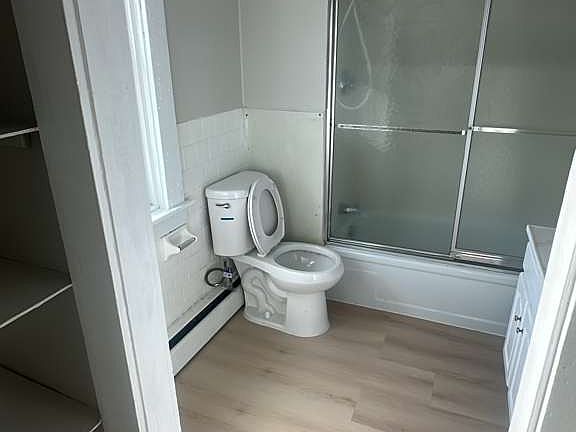 5th image of 8 Epworth Ave #2