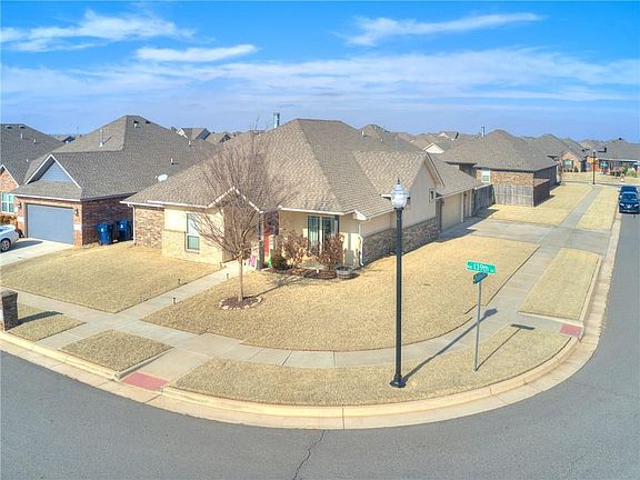 3rd image of 8305 NW 139th Ter