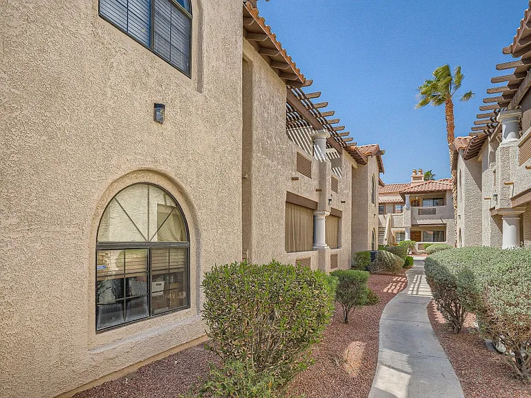 1411 Santa Margarita St #H — Photo 28