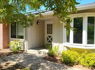 2 Hampton Ct, Los Altos, CA 94022