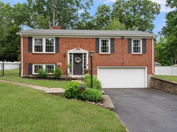 26 Ferncrest Dr, Cumberland, RI 02864