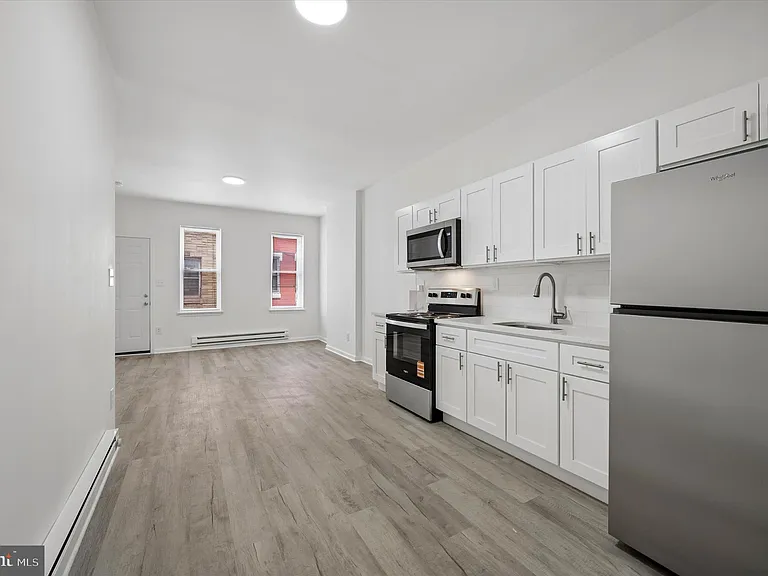 1216 W Firth St — Photo 7