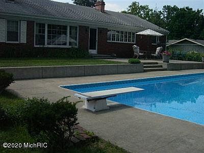 2nd image of 1011 Sassafras Ln