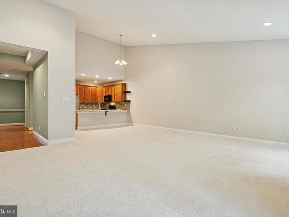 3rd image of 550 Hodgson Cir