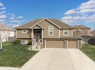 15418 Meyer Dr, Basehor, KS 66007