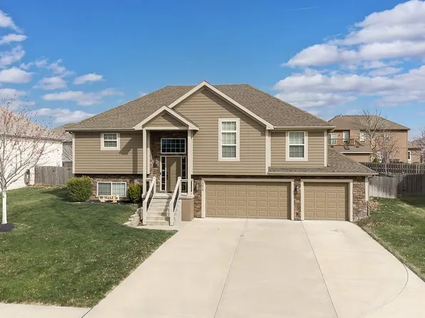 15418 Meyer Dr, Basehor, KS 66007