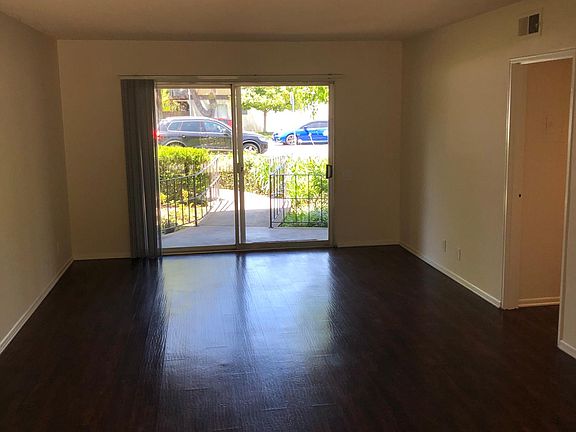 5th image of 840 Arcadia Ave #15