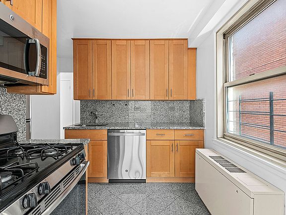 3rd image of 401 E 86th St APT 6B