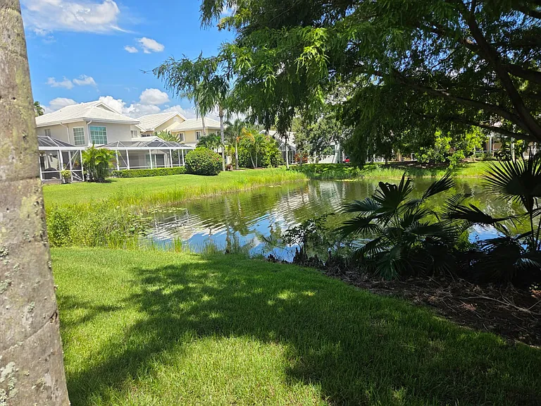 231A Canterbury Dr W — Photo 30
