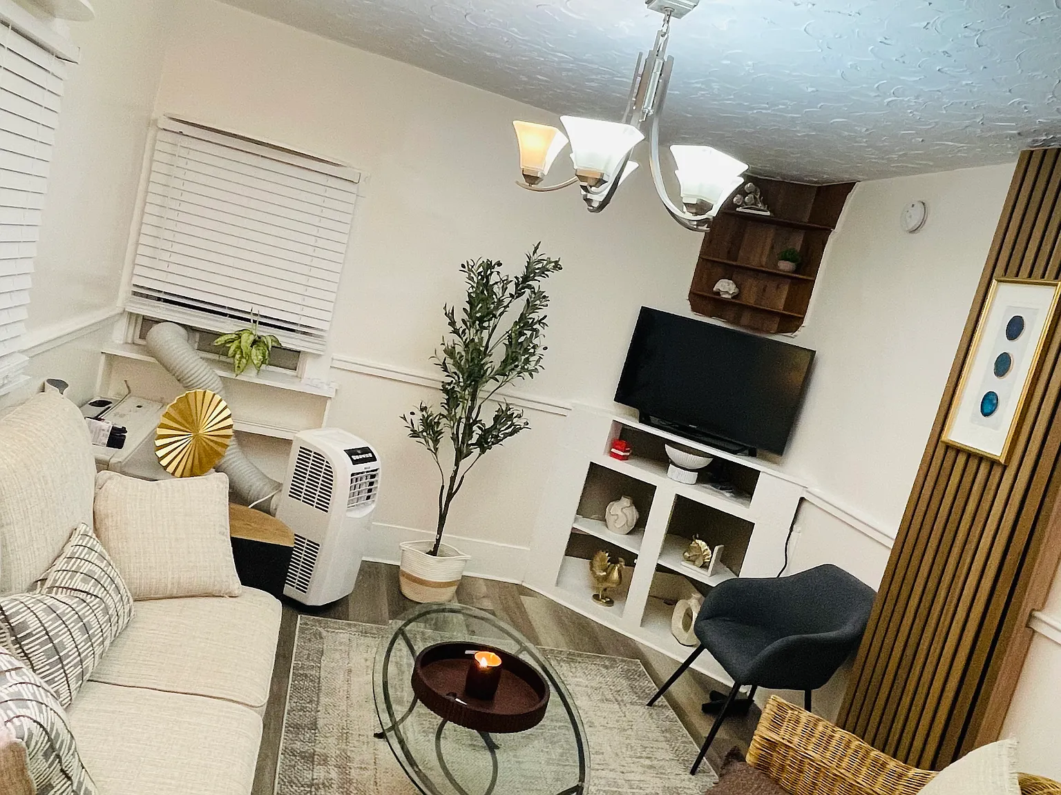 2 bed, $1,600 — Photo 1