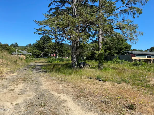 5800 NW Gladys St, Newport, OR 97365