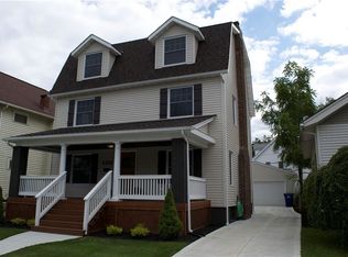 1251 Gladys Ave, Lakewood, OH 44107