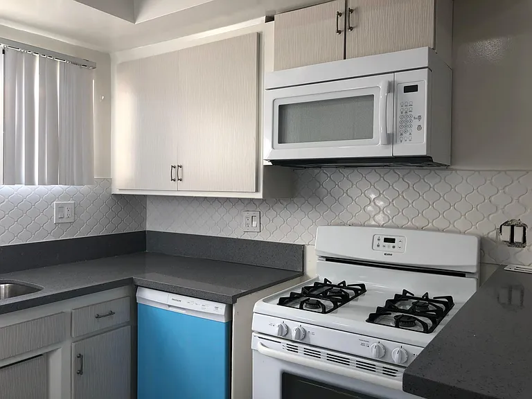 7705 Romaine St #5 — Photo 8