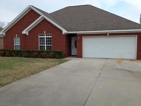311 Benton Dr, Muscle Shoals, AL 35661