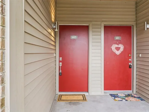 2025 Augusta Dr APT 605, Houston, TX 77057