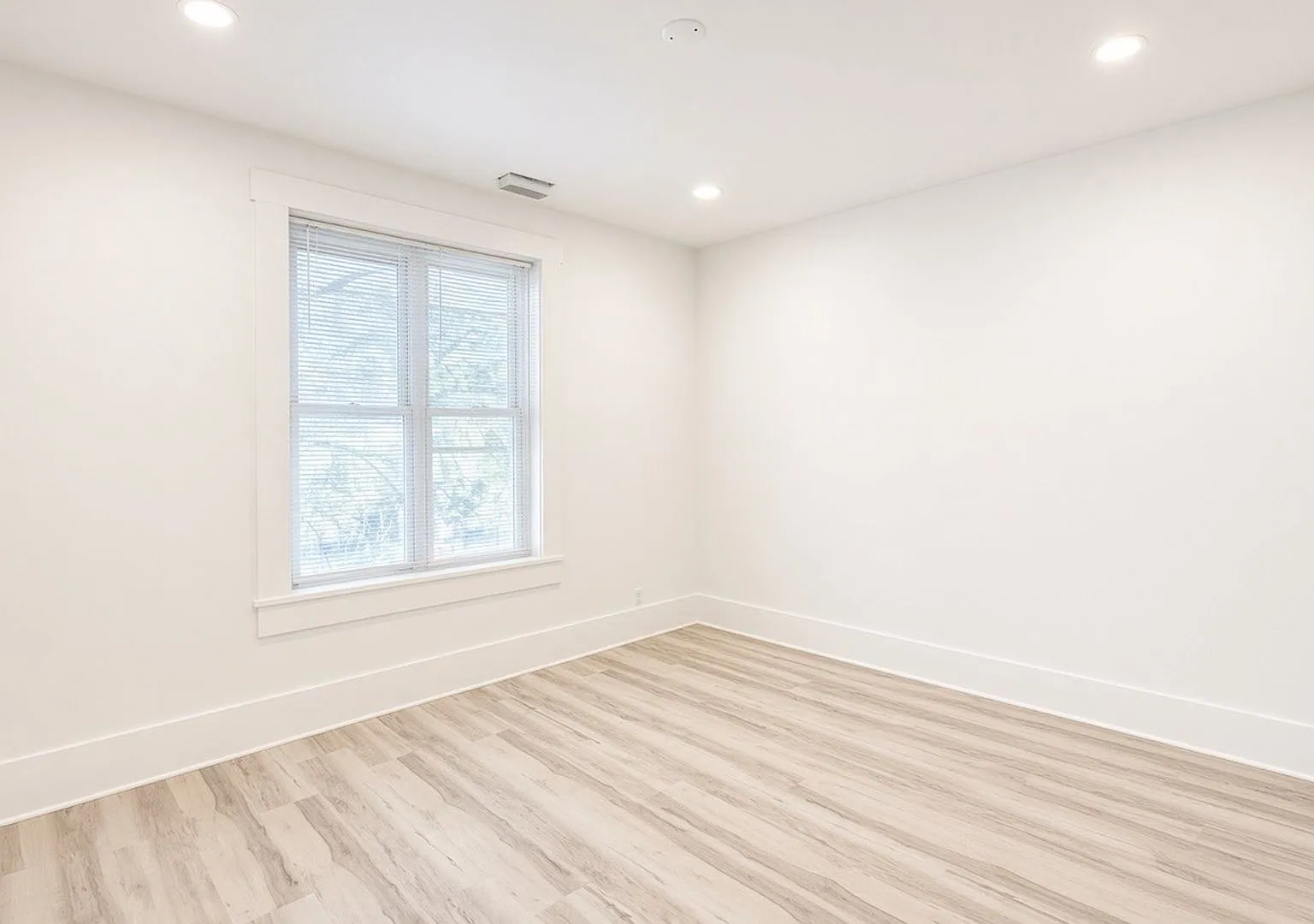 2 bed, 1100 sqft, $2,150 — Photo 4