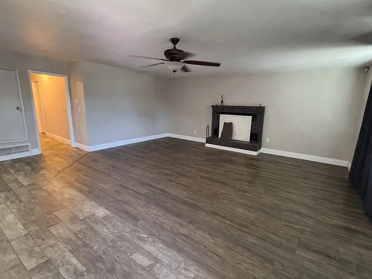 1630 Ionian St — Photo 7