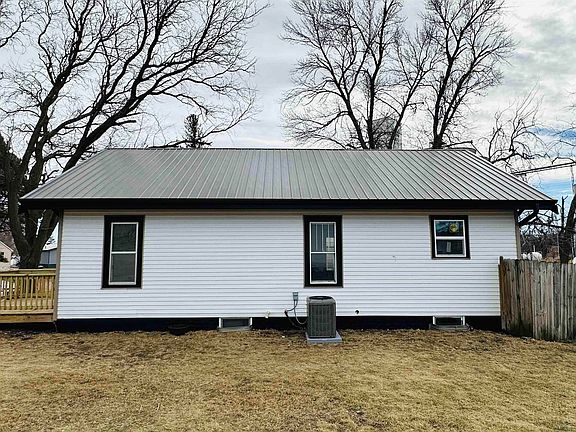 5th image of 111 Summit St