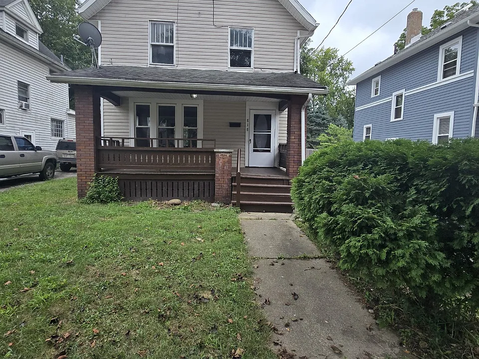 818 Avon St