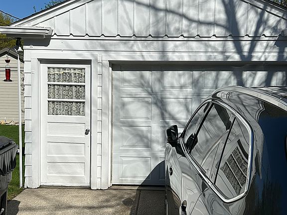 5th image of 727 Orchard St