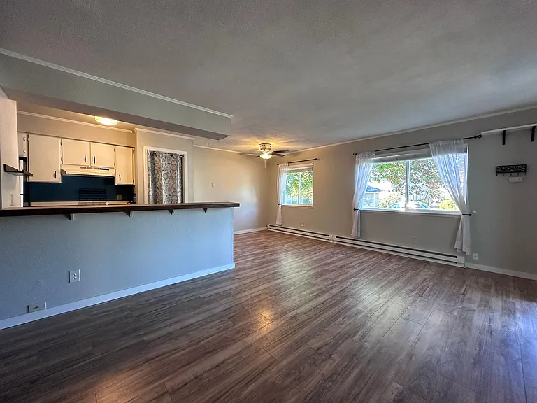 1589 NE Kane Dr — Photo 5