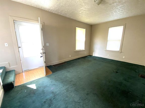 4th image of 320 Lockwood Ave