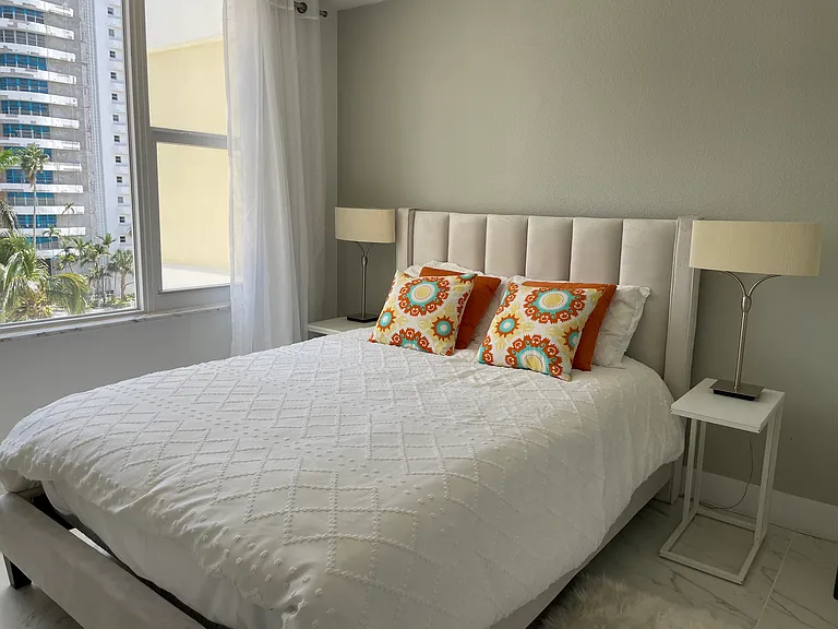 5600 Collins Ave — Photo 8