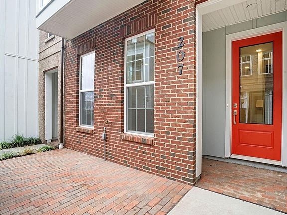 3rd image of 207 Oliver Way