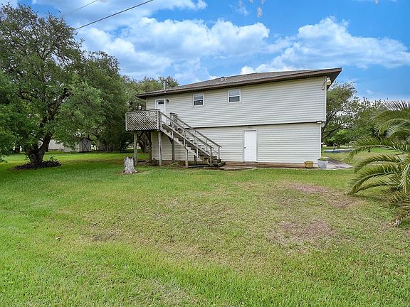 3rd image of 225 Swallow Dr