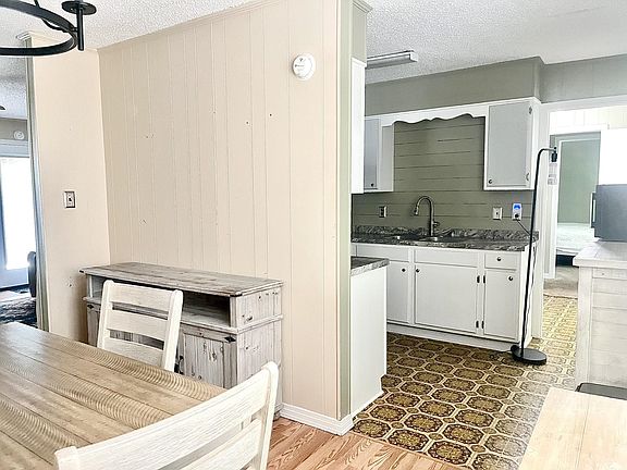 5th image of 1245 Robinson Rd