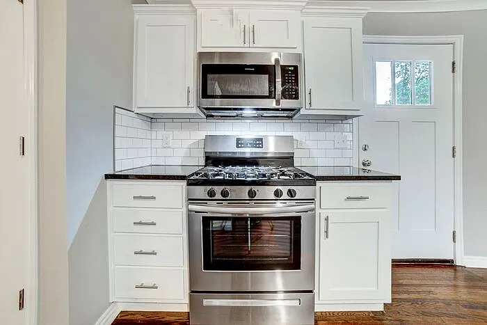 2626 E 8th St #2 — Photo 9