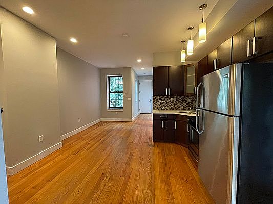 4th image of 359 Stockton St #2B