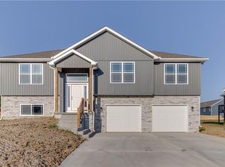 19091 Pawnee Ct, Saint Joseph, MO 64505