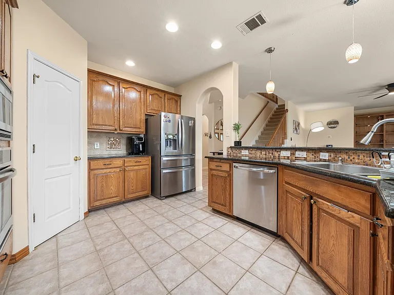 1512 Amelia Dr — Photo 15