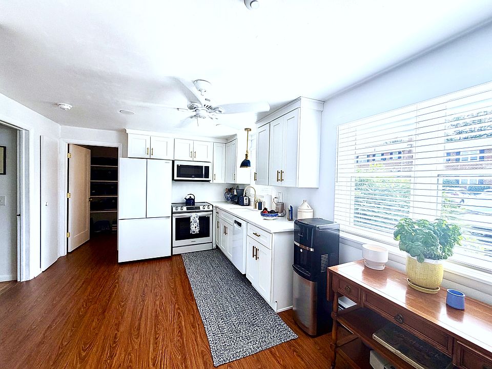 1st image of 70 Carroll Ave Unit 1009