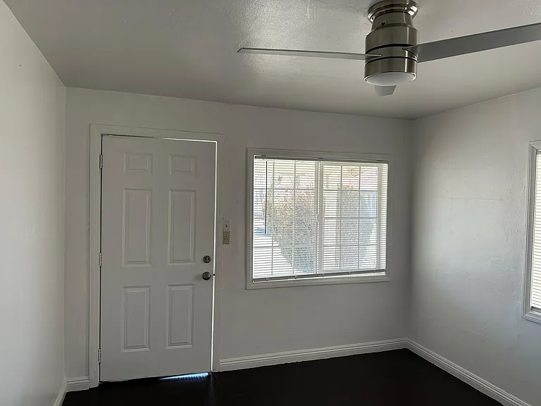 45307 Sierra Hwy — Photo 4