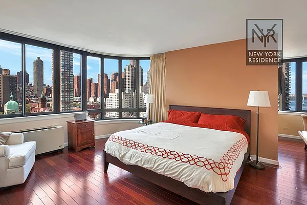 Sold by New York Residence | media 13